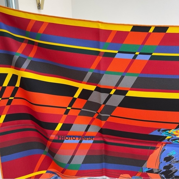 HERMES 90cm Silk Scarf “Photo Finish” NEW - Picture 2 of 7